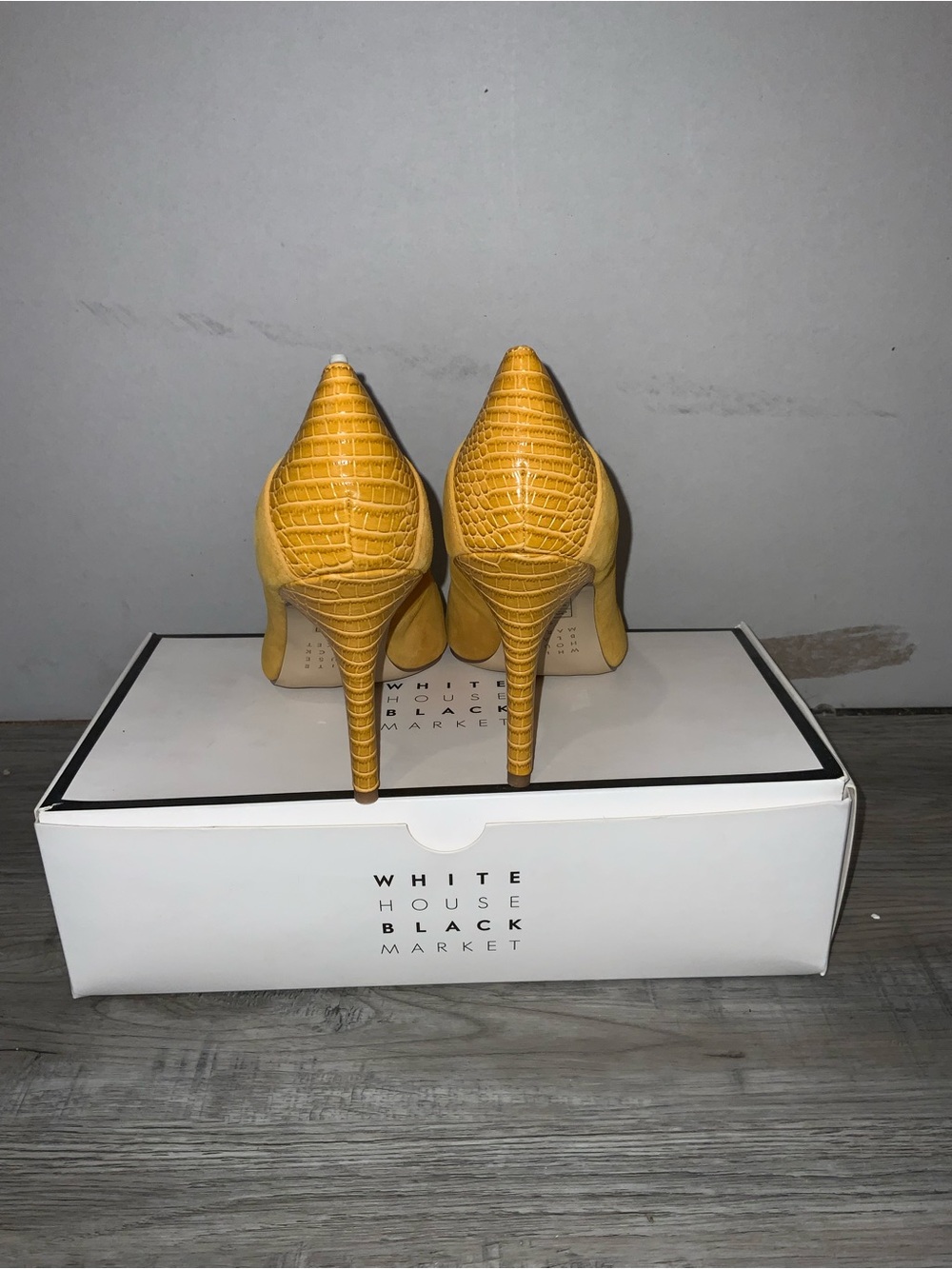 NWT White House Black Market Mustard Yellow Crocodile Heels - Picture 3 of 7